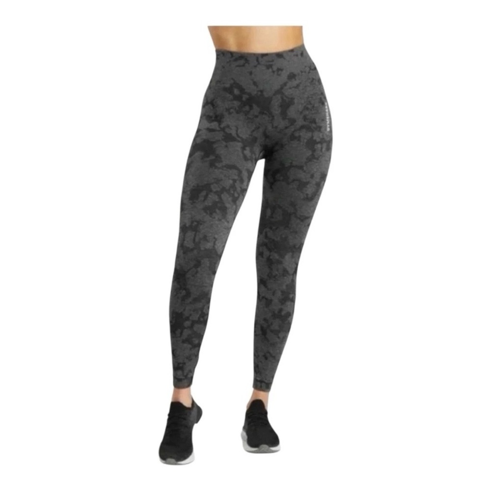 Gymshark Adapt Seamless Black and Gray Camo
Leggings Women’s Est. XS (No Tag)